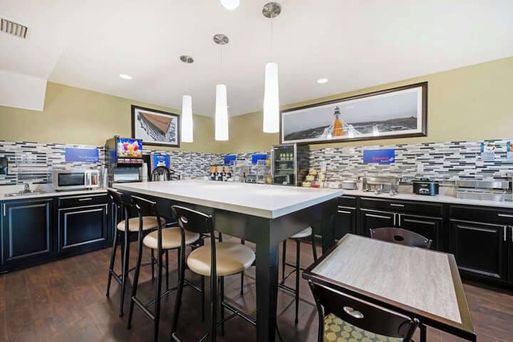 Breakfast area